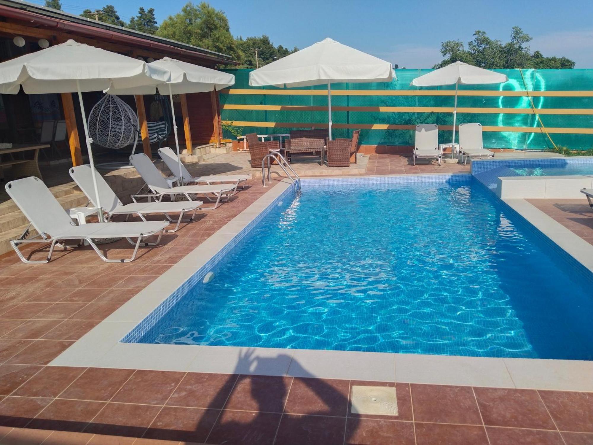 Maria Lemoni Swimming Pool Apartment Nea Skioni Exteriör bild